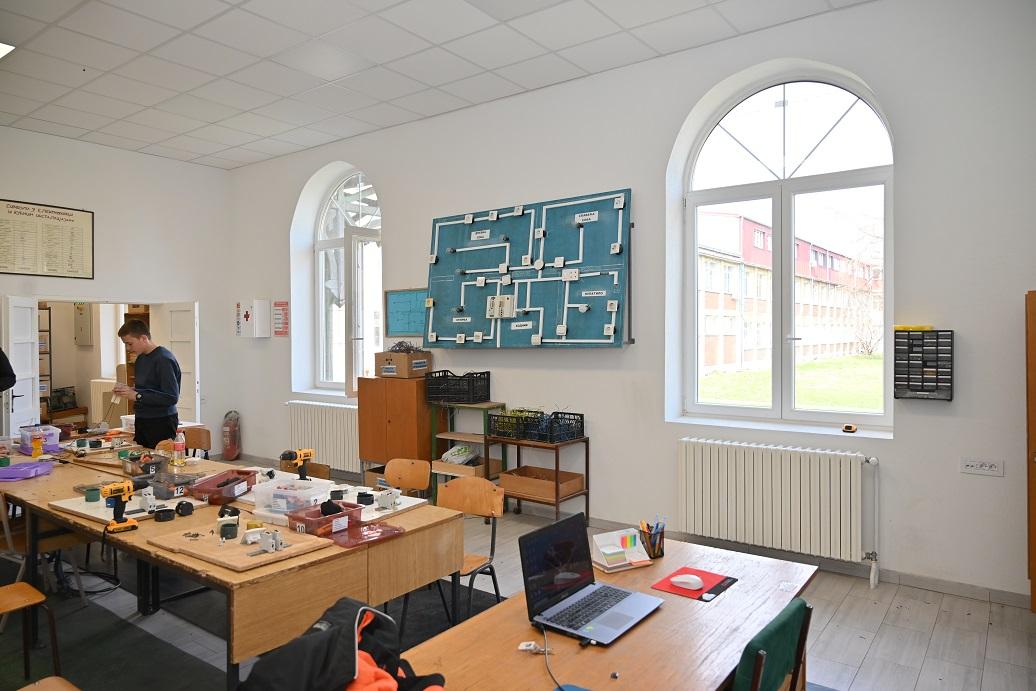 Обнова електрорадионица и тоалета