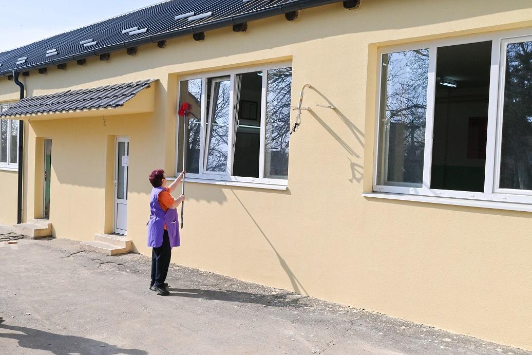 Uređuje se fasada „Loline“ škole