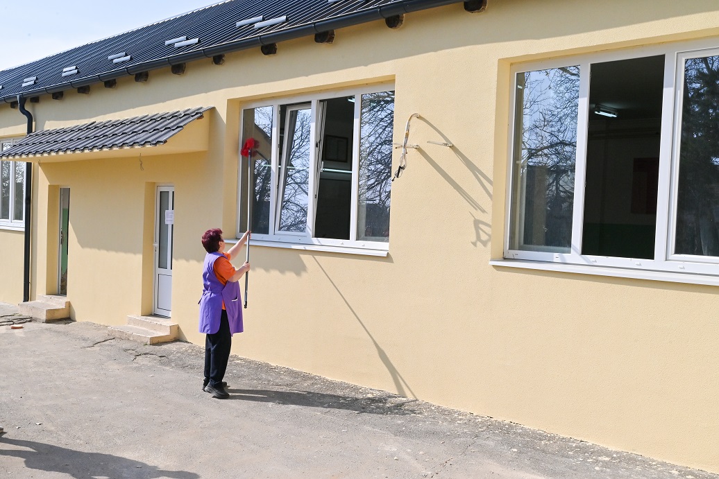 Uređuje se fasada „Loline“ škole