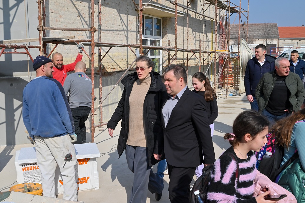 Uređuje se fasada „Loline“ škole