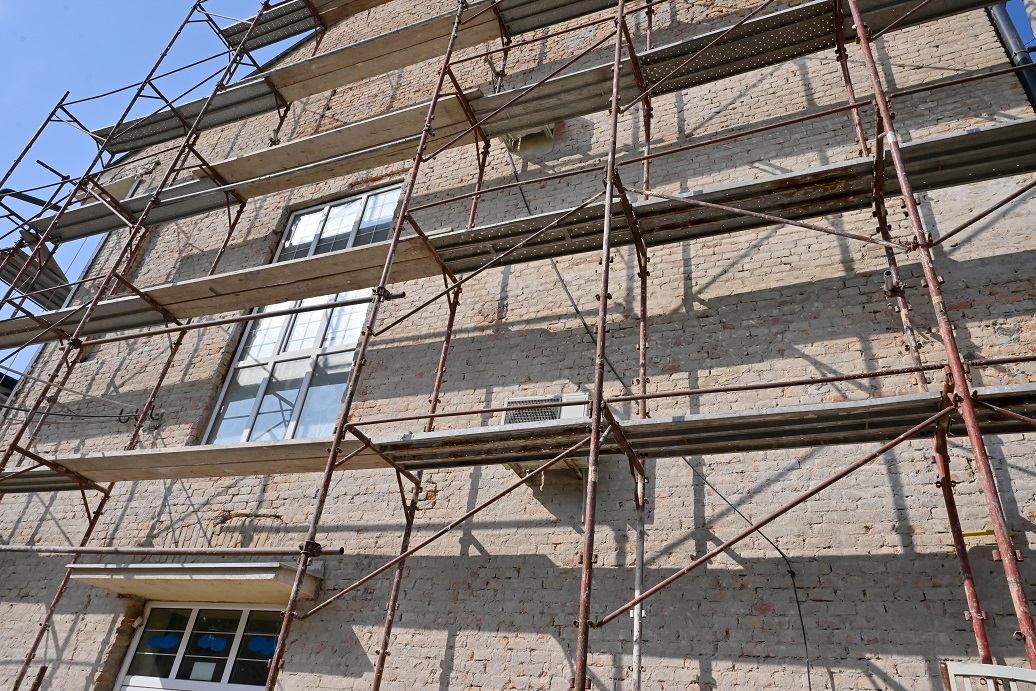 Uređuje se fasada „Loline“ škole