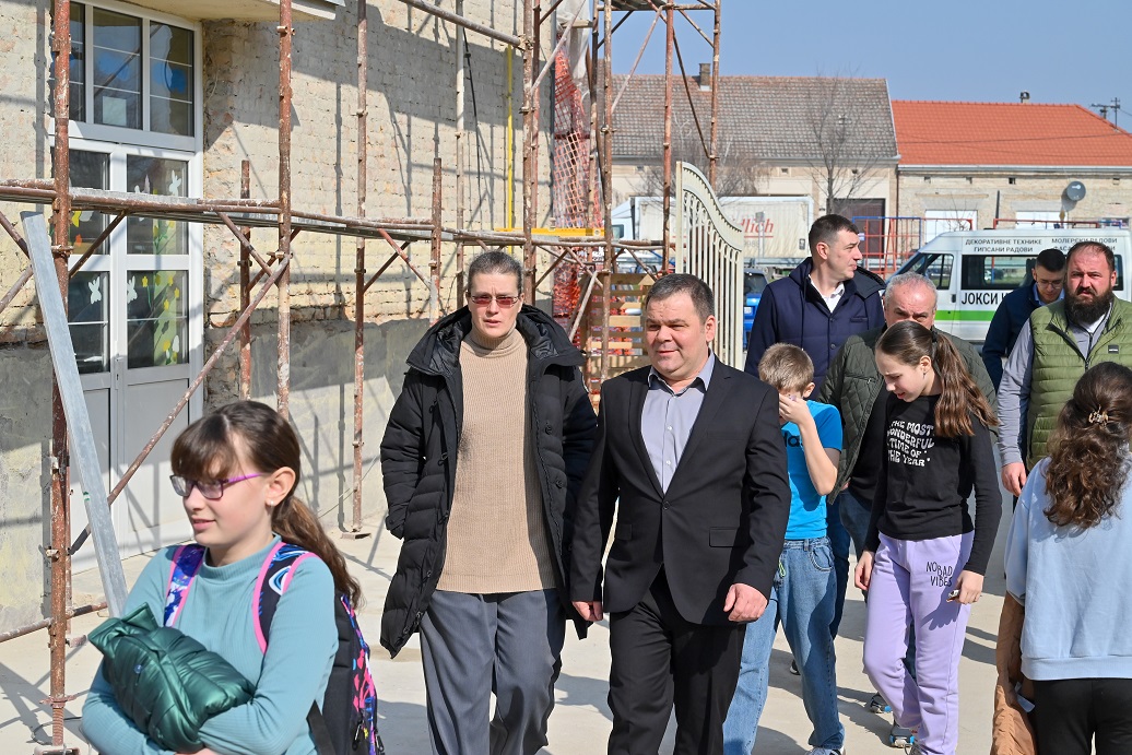 Uređuje se fasada „Loline“ škole