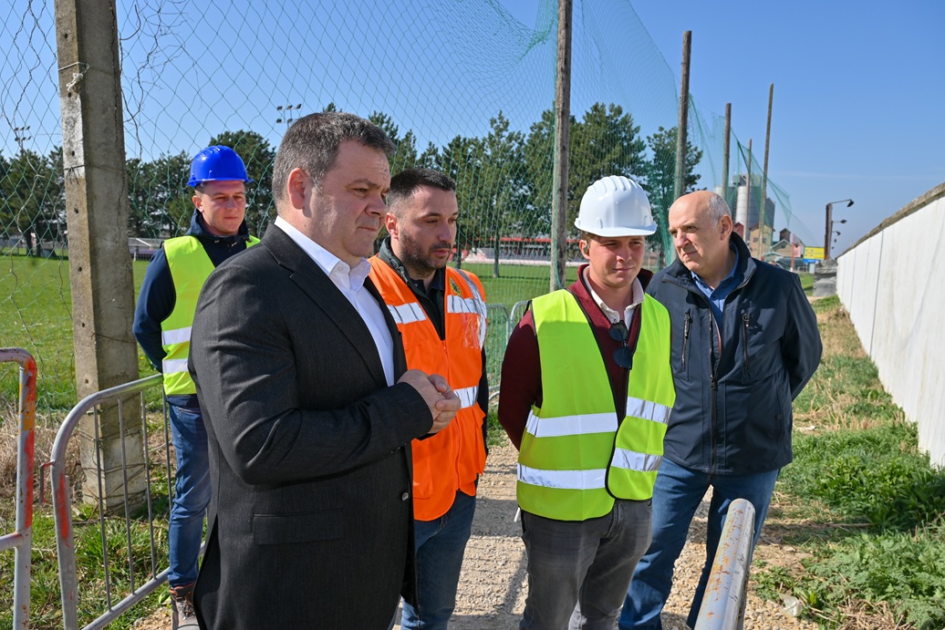 Обилазак радова на изградњи мостића преко Кудошког потока