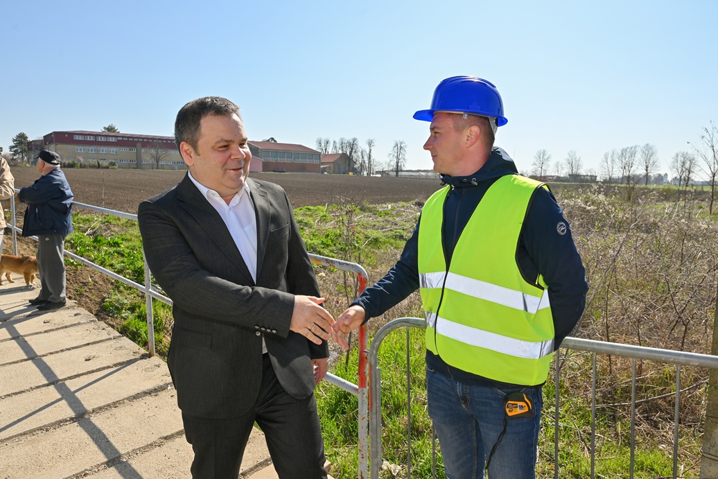 Обилазак радова на изградњи мостића преко Кудошког потока