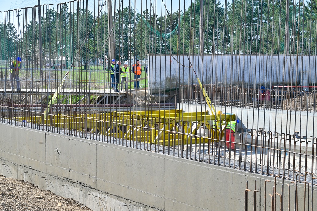 Обилазак радова на изградњи мостића преко Кудошког потока