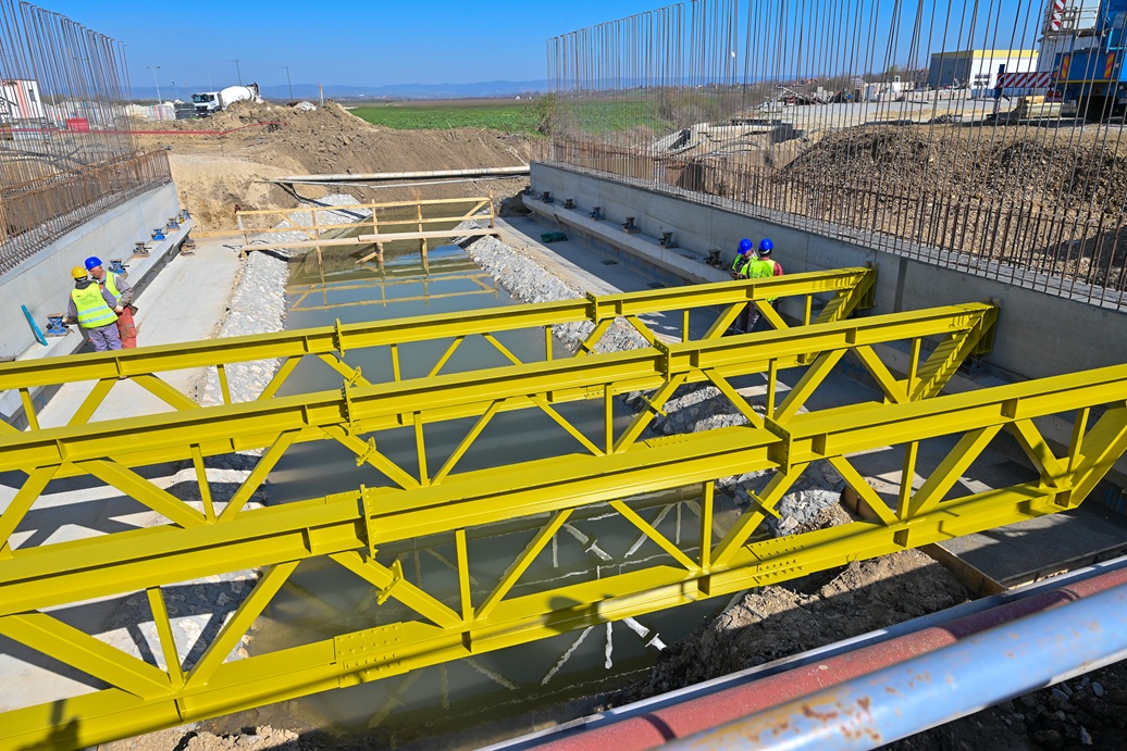 Обилазак радова на изградњи мостића преко Кудошког потока