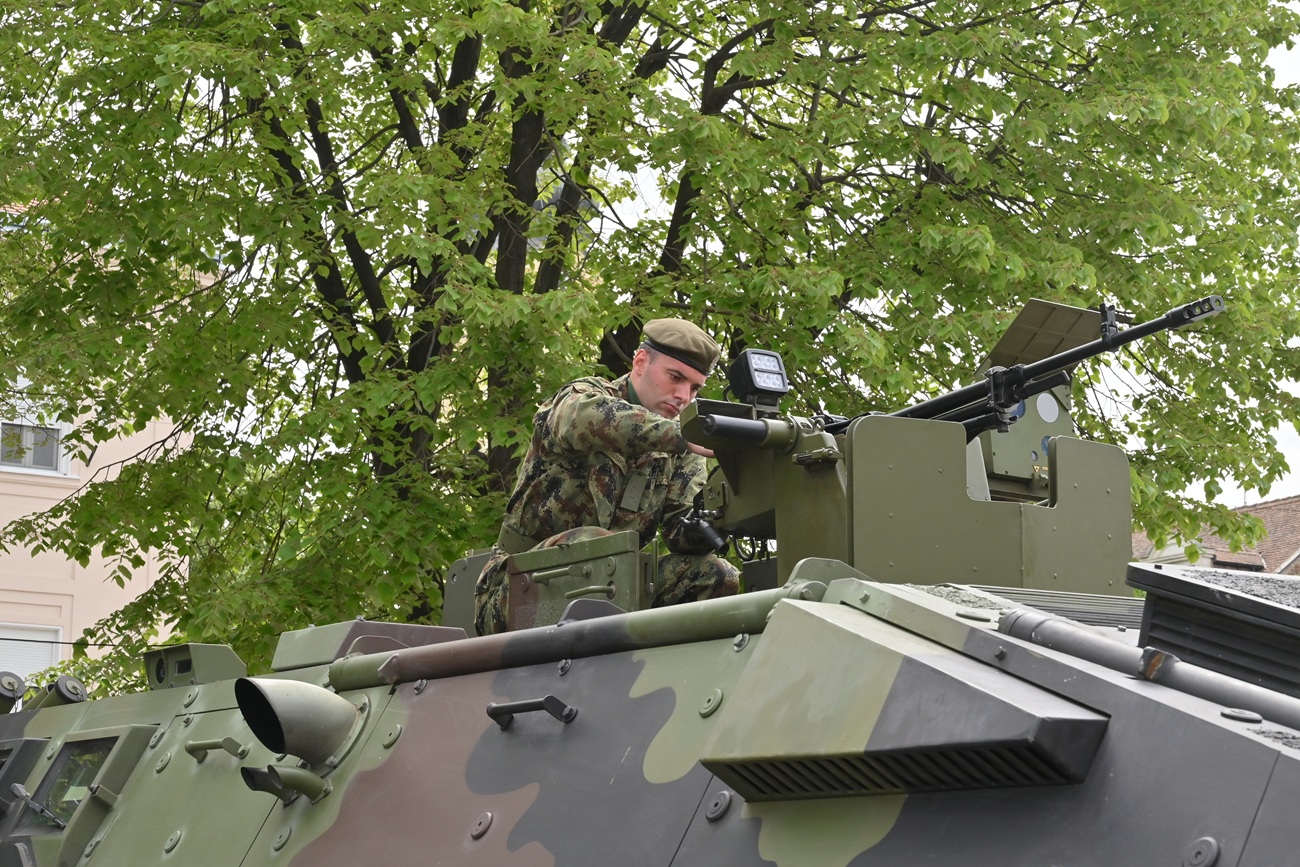 Промоција војног позива и приказ модерног војног наоружања и опреме на Градском тргу